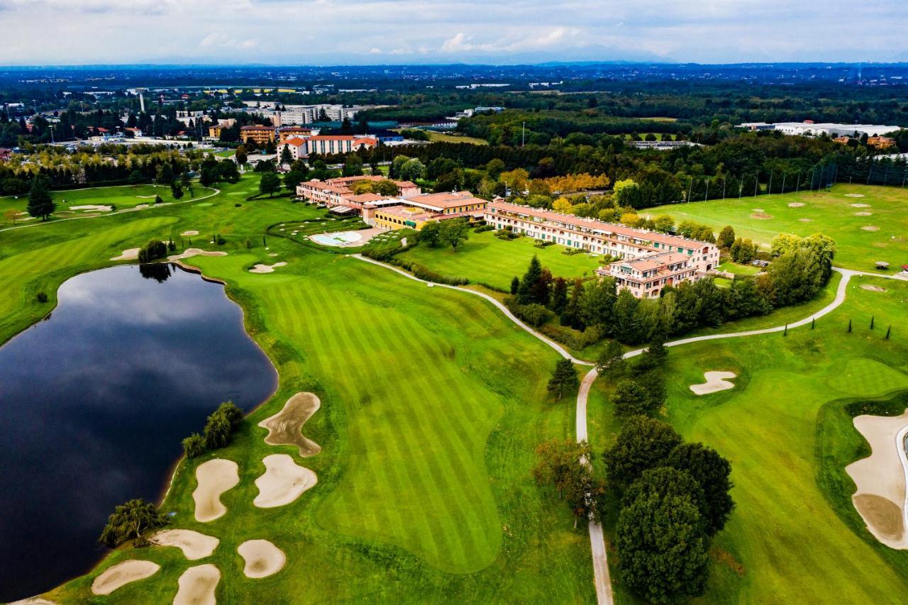 Le Robinie Golf & Resort Сольбьяте-Олона Экстерьер фото